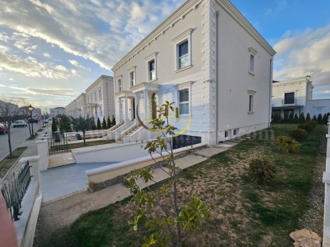 Jap me qira shtepin 250m2 me 3 ari oborr/Prishtine