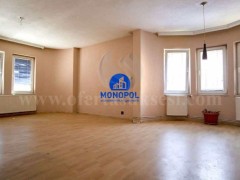Jap me qira shtepin-zyren 300m2 3 kateshe / Prishtine